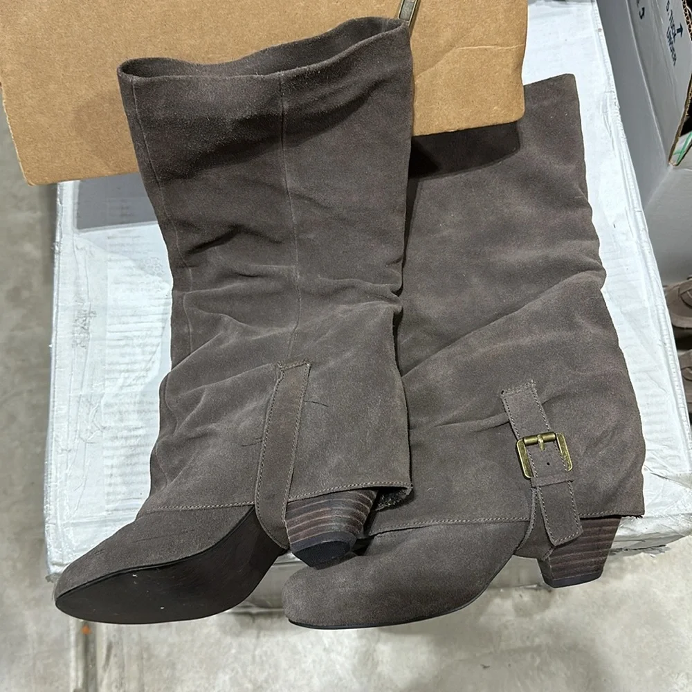Brown suede knee high boots, size 8.5 - Picture 3 of 5